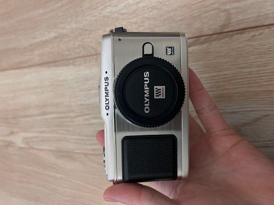 olympus e-p1 シルバー　おまけ付き